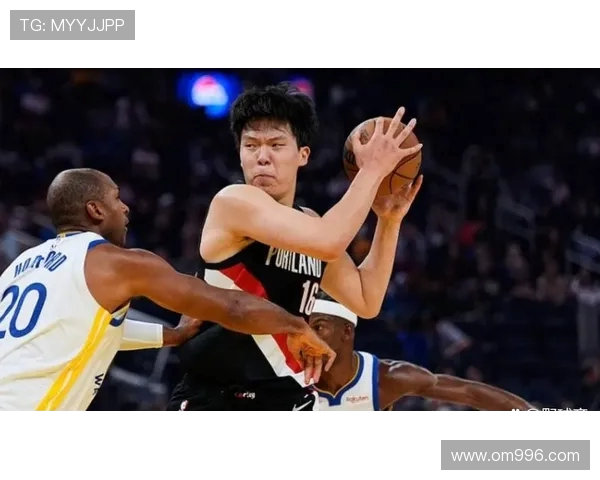 杨瀚森连续三场未能上场比赛仍在替补席上等待机会